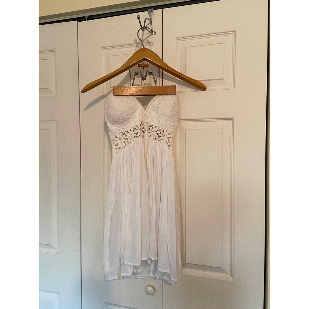 CREAM LACE STRAPLESS BUSTIER DRESS